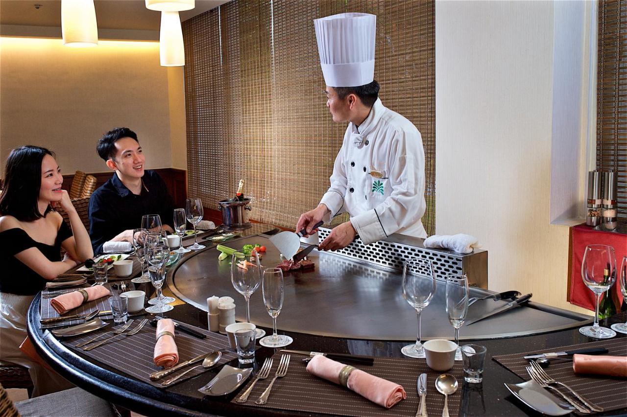 Hotel Royal Chihpin Wenquan Exterior photo A chef at work