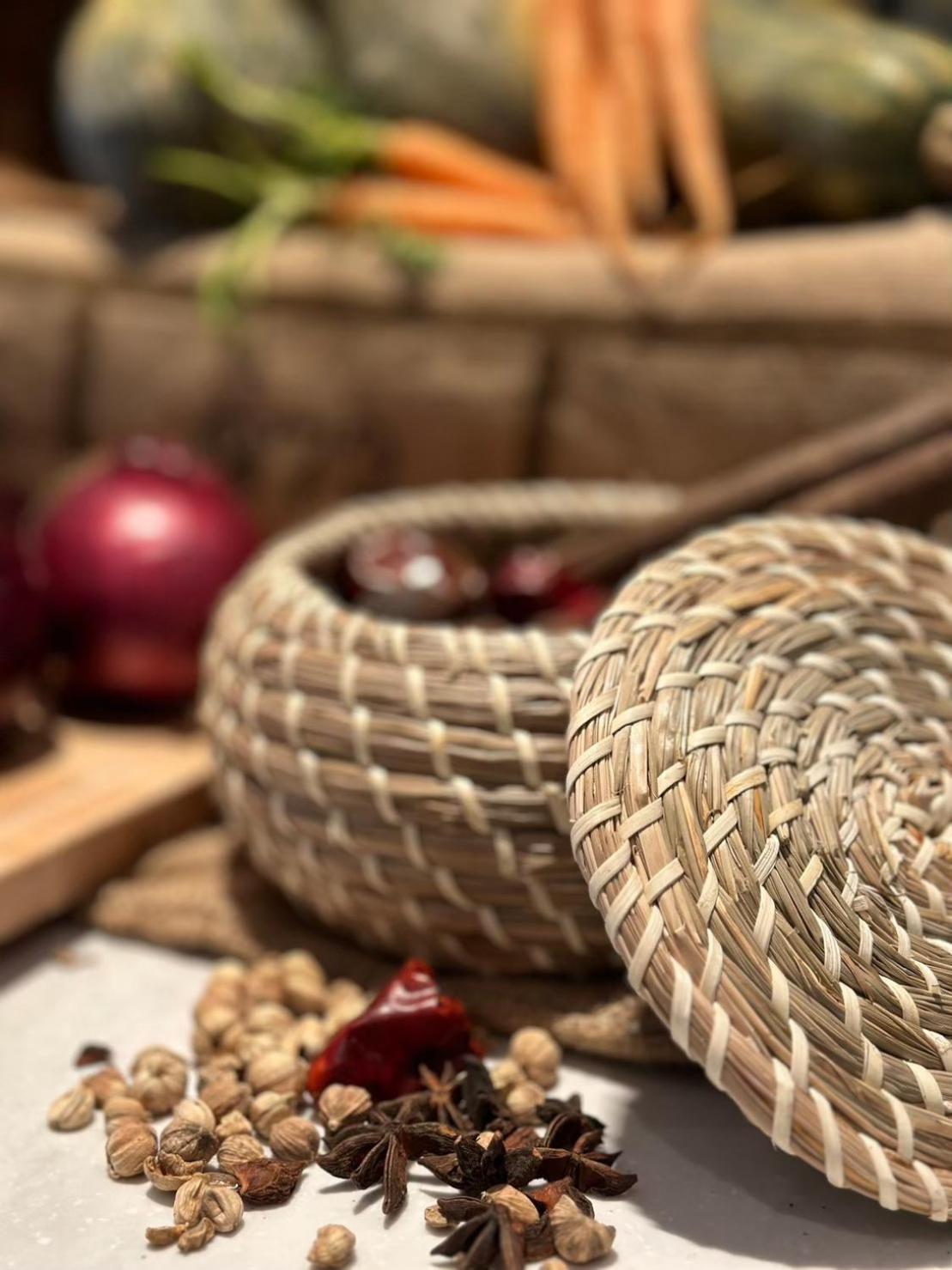 Hotel Royal Chihpin Wenquan Exterior photo A basket made from the bark of the sweet chestnut tree