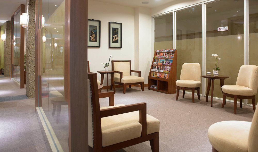 Hotel Royal Chihpin Wenquan Exterior photo A waiting room at a dental practice